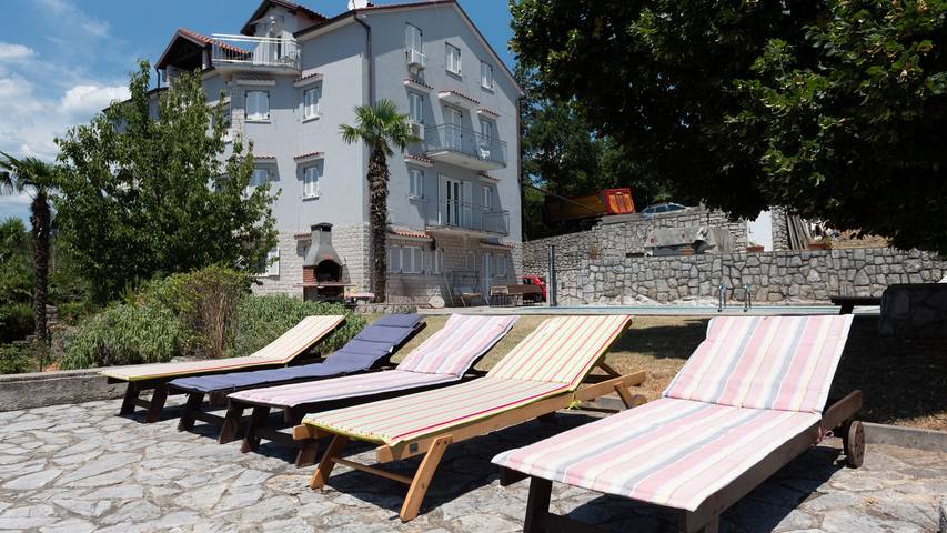 Ferienwohnung für 4 Personen, mit Terrasse und Garten in Rijeka