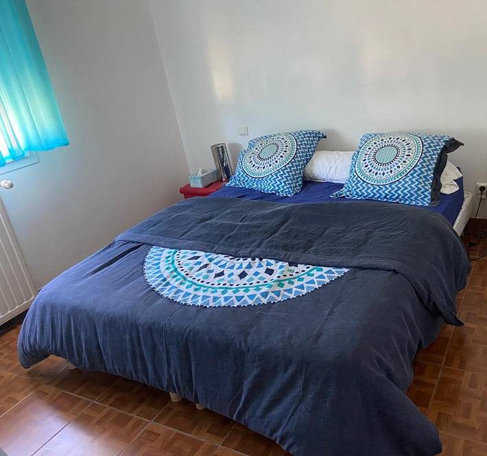 Location de vacances pour 2 personnes, avec Terrasse et Jardin ainsi que Piscine et Vue à Le Pizou