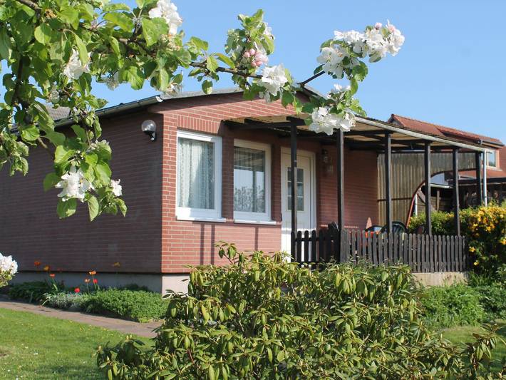 Ferienhaus für 3 Personen, mit Terrasse und Garten in Tarnewitz