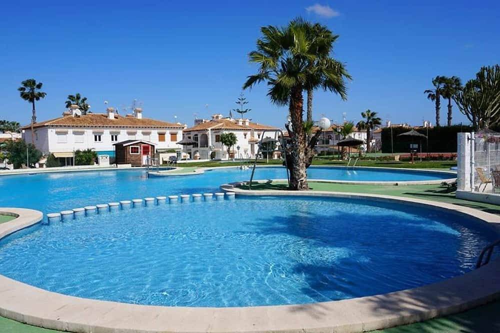 Bungalow rez-de-jardin avec jardin lac pour 4 personnes in Torrevieja, Costa Blanca