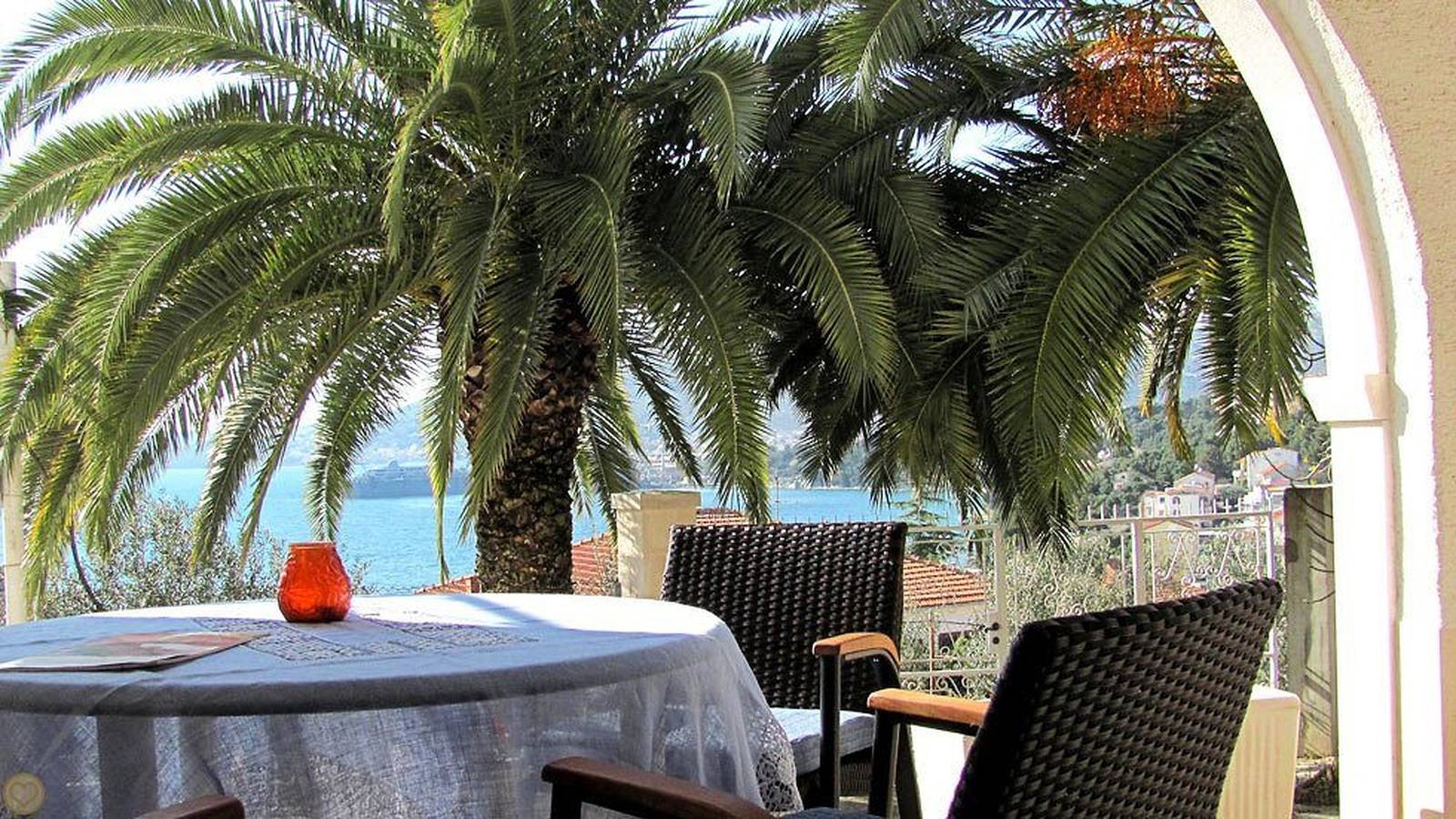 Geheel appartement, Vakantieappartement voor 2 personen met balkon/terras in Okrug Gornji, Čiovo