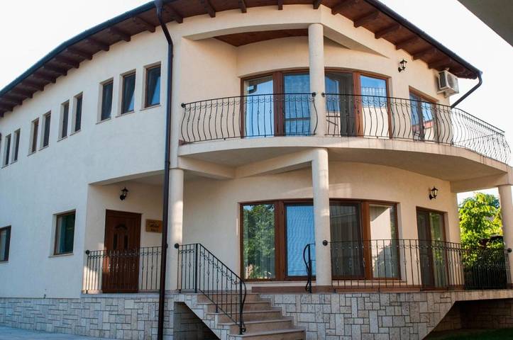 Villa für 9 Personen, mit Pool und Garten sowie Whirlpool - 1