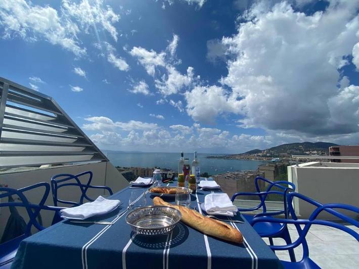 Chambre d’hôte pour 4 personnes, avec vue et terrasse