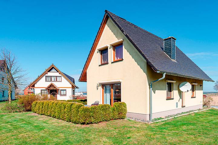 Ferienhaus für 6 Personen, mit Terrasse und Garten sowie Sauna in Neuenkirchen (Rügen)