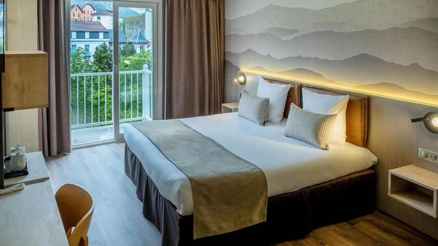 Hotel voor 3 personen, met Terras en Zwembad in Lourdes