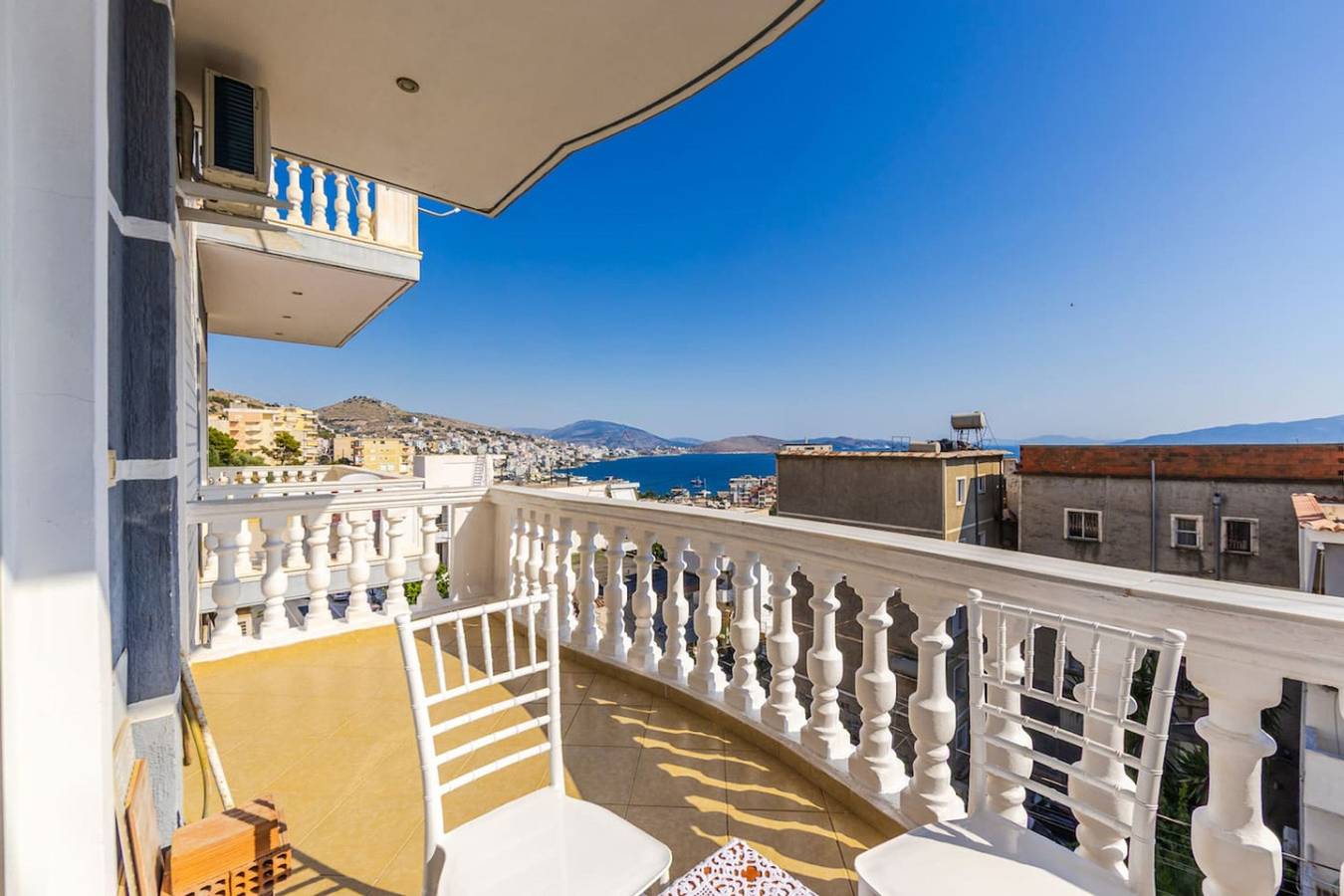 Ganze Wohnung, Ferienwohnung für 4 Personen mit Balkon in Sarandë, Vlorë