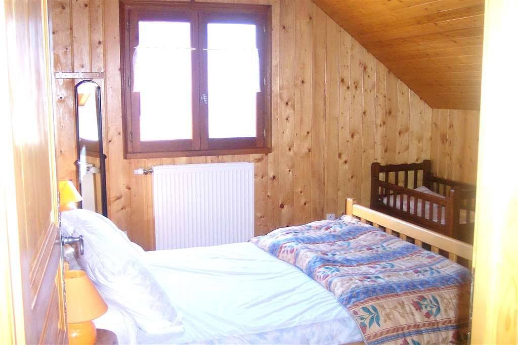 Gîte confortable avec parking, cheminée et vue sur la rivière - à 1 km du centre-ville in Saint-Pierre-d'Entremont, Isère