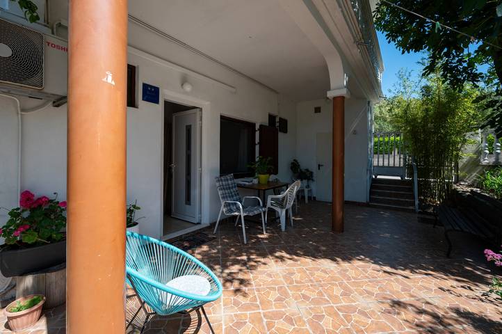 Ganze Wohnung, 1-Zimmer-Ferienwohnung mit Terrasse und Meerblick Pakostane, Biograd A-22462-b in Pakostane, Zadar