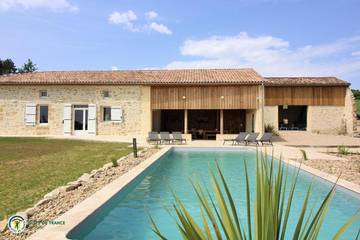 Gîte pour 10 personnes, avec piscine et jardin à Lamothe-Landerron