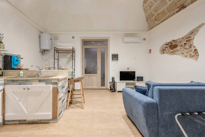 Holiday Home 'Sicilia Biadda' with Wi-Fi and Air Conditioning in Spiaggia di Magaggiari, Terrasini