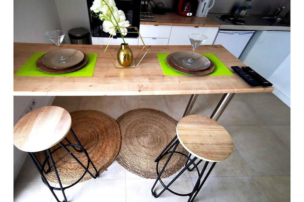 Entire apartment, Studio Neuf Paris La Défense/mont Valérien in Rueil-Malmaison, Hauts-de-Seine