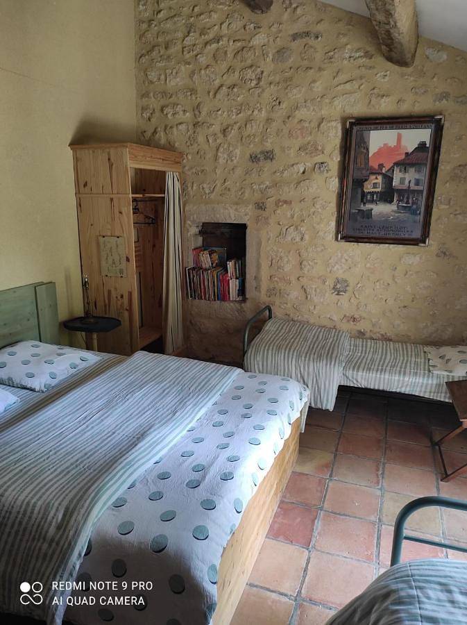 Gîte pour 2 personnes, avec terrasse et jardin ainsi que vue et piscine à Saint-Restitut - 2