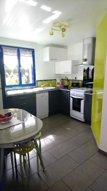 Gîte pour 5 personnes, avec vue ainsi que jardin et vue sur le lac, adapté aux familles à Le Landin