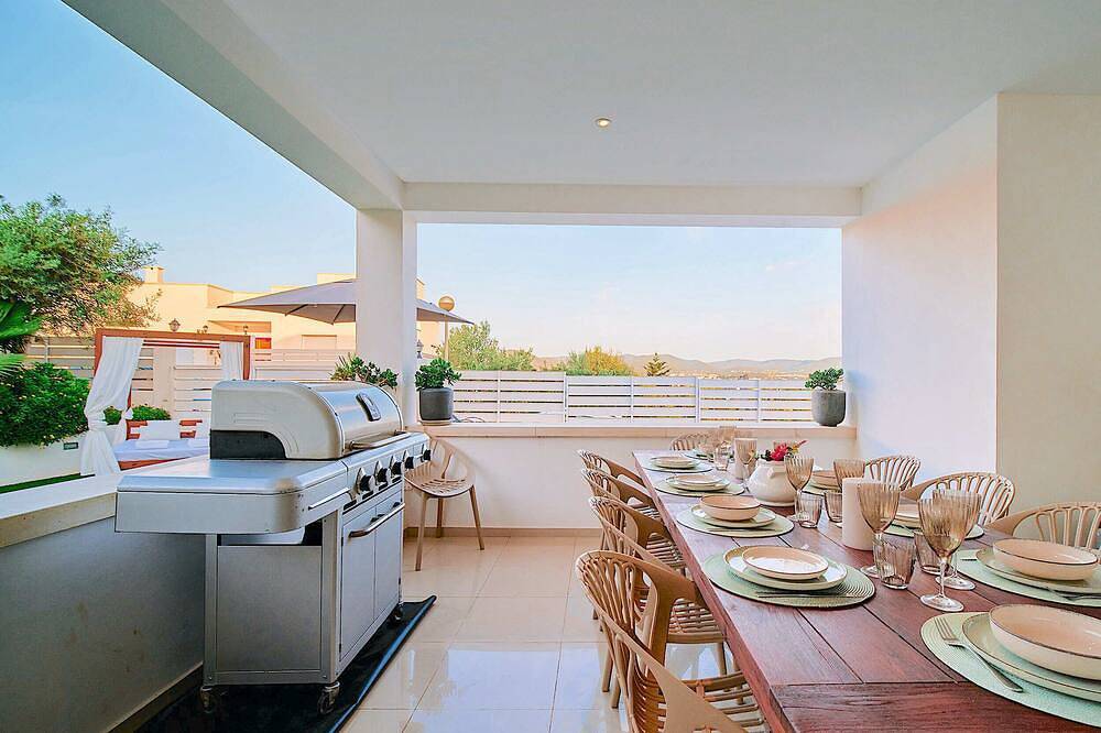 Villa With Pool 2Km From Ibiza Town And Talamanca Beach in Cap Martinet, Santa Eulària des Riu