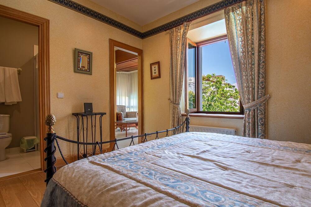 Villa Ganbara, a 5 minuti da Pamplona, Camino De Santiago, piscina e giardino. in Burlada, Provincia di Navarra