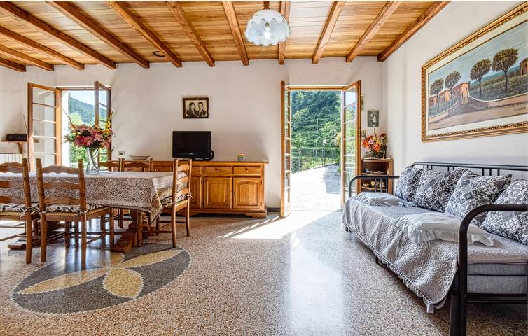 Accogliente appartamento con terrazza e parcheggio, vicino al centro città in Ne, Riviera di Levante