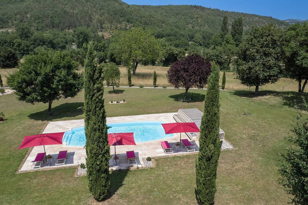Steinhaus Im Land Mit Pool in Vaillac, Zentralmassiv