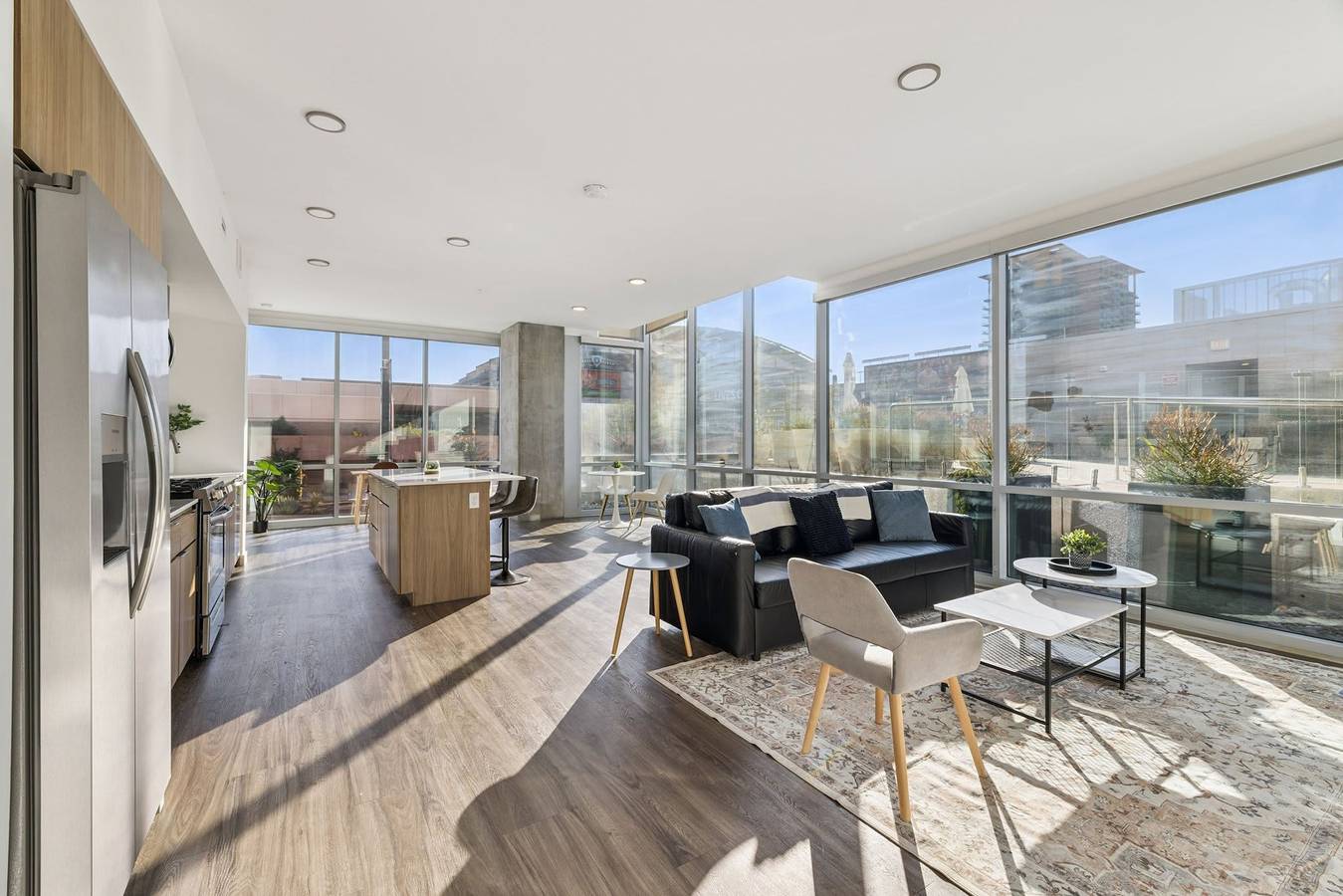 Entire apartment, Cozysuites Adeline 2Br - gym pool valet parking in Phoenix, Maricopa County