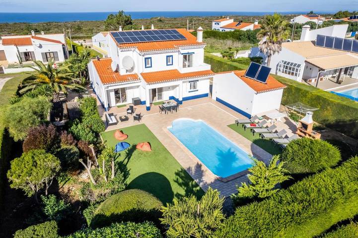 Casa de férias para 10 pessoas, com vista e jardim e ainda piscina em Vale de Telha