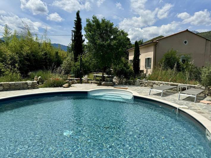 Gîte pour 8 personnes, avec Terrasse et Jardin ainsi que Piscine et Vue à Omessa