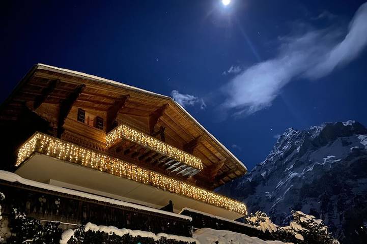 Vacation rental for 4 people, with terrace in Swiss Alps