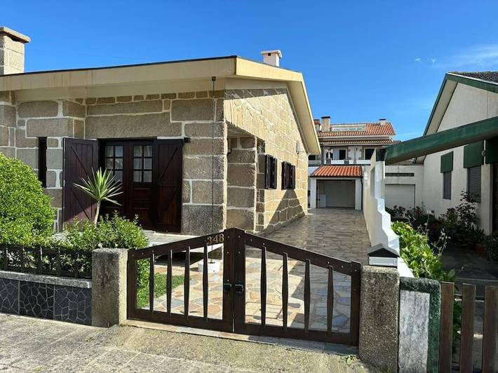 Location de vacances pour 8 personnes, avec jardin, animaux acceptés dans Mindelo