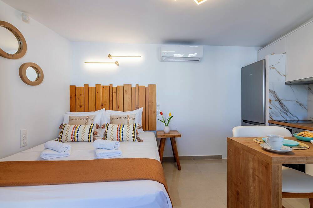 Ganze Wohnung, Konstantinos luxury suite, with hot tub, 2 min from the beach! in Koutsouras, Lasithi