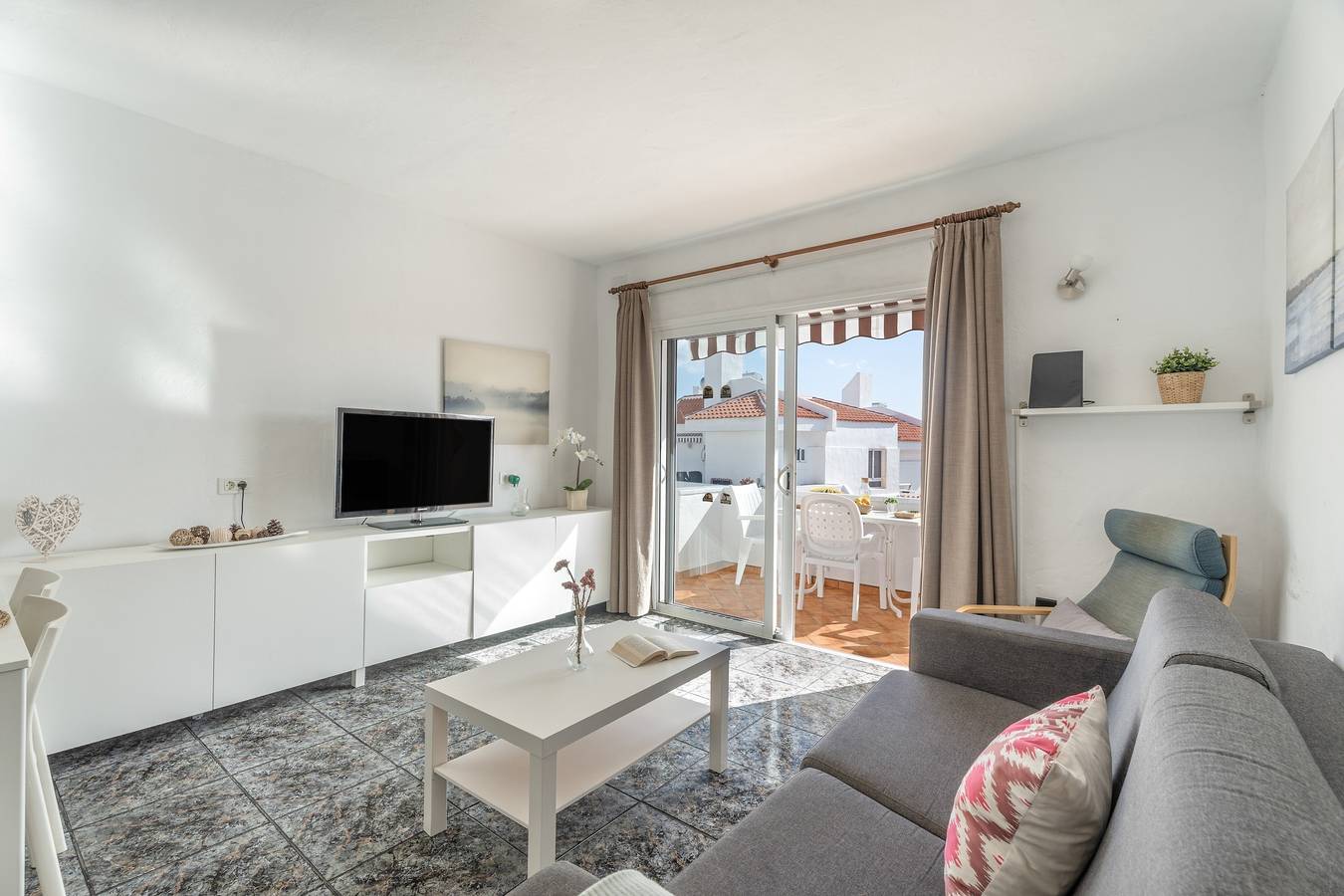 Appartamento intero, Appartamento vacanze "Golden Sun Penthouse" con piscina comune, terrazza privata e Wi-Fi in Playa de las Americas, Arona