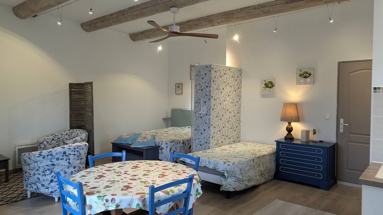 Gîte lisianthus - gîte le petit luberon in Cabrières-d'Avignon, Parc naturel régional du Luberon