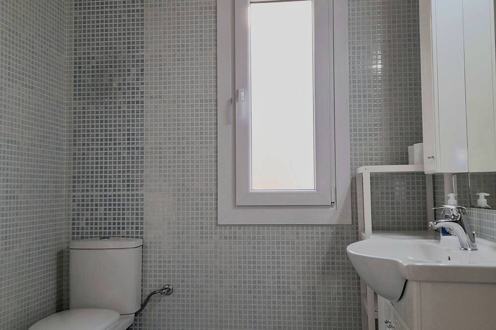 Ganze Wohnung, Telemahos Luxus-Strandwohnung in Kassiopi, Korfu