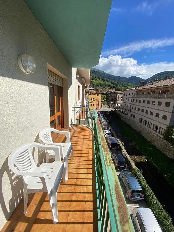 Ferienwohnung für 4 Personen, mit Garten und Balkon sowie Ausblick und Pool - 1