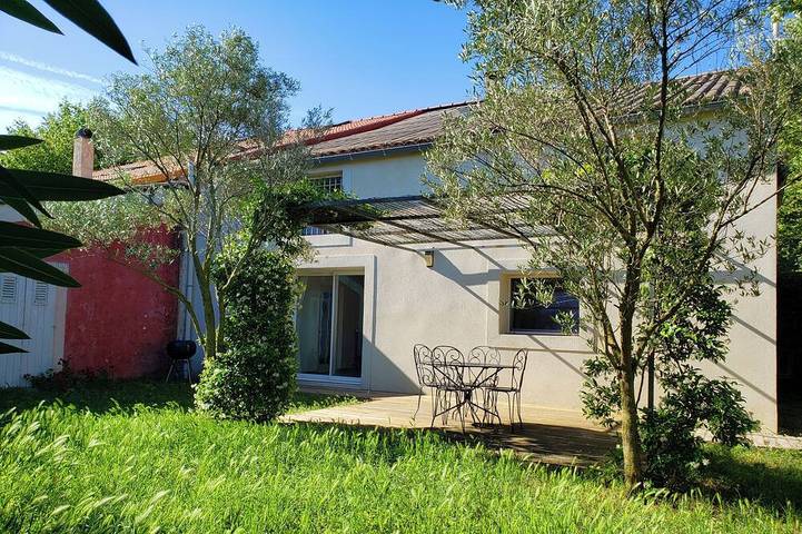 Gîte pour 4 personnes, avec Jardin à Avignon