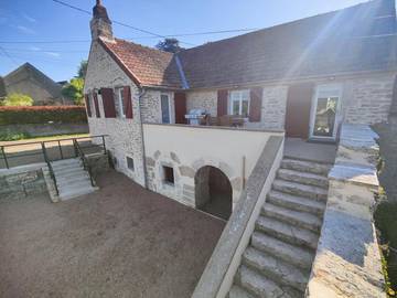 Location de vacances pour 11 personnes, avec vue ainsi que terrasse et jardin, animaux acceptés à Mercurey