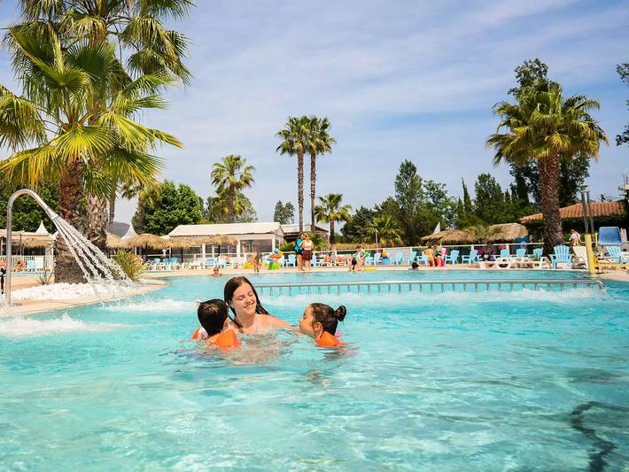 Camping für 8 Personen, mit Terrasse und Pool in Frejus - 3