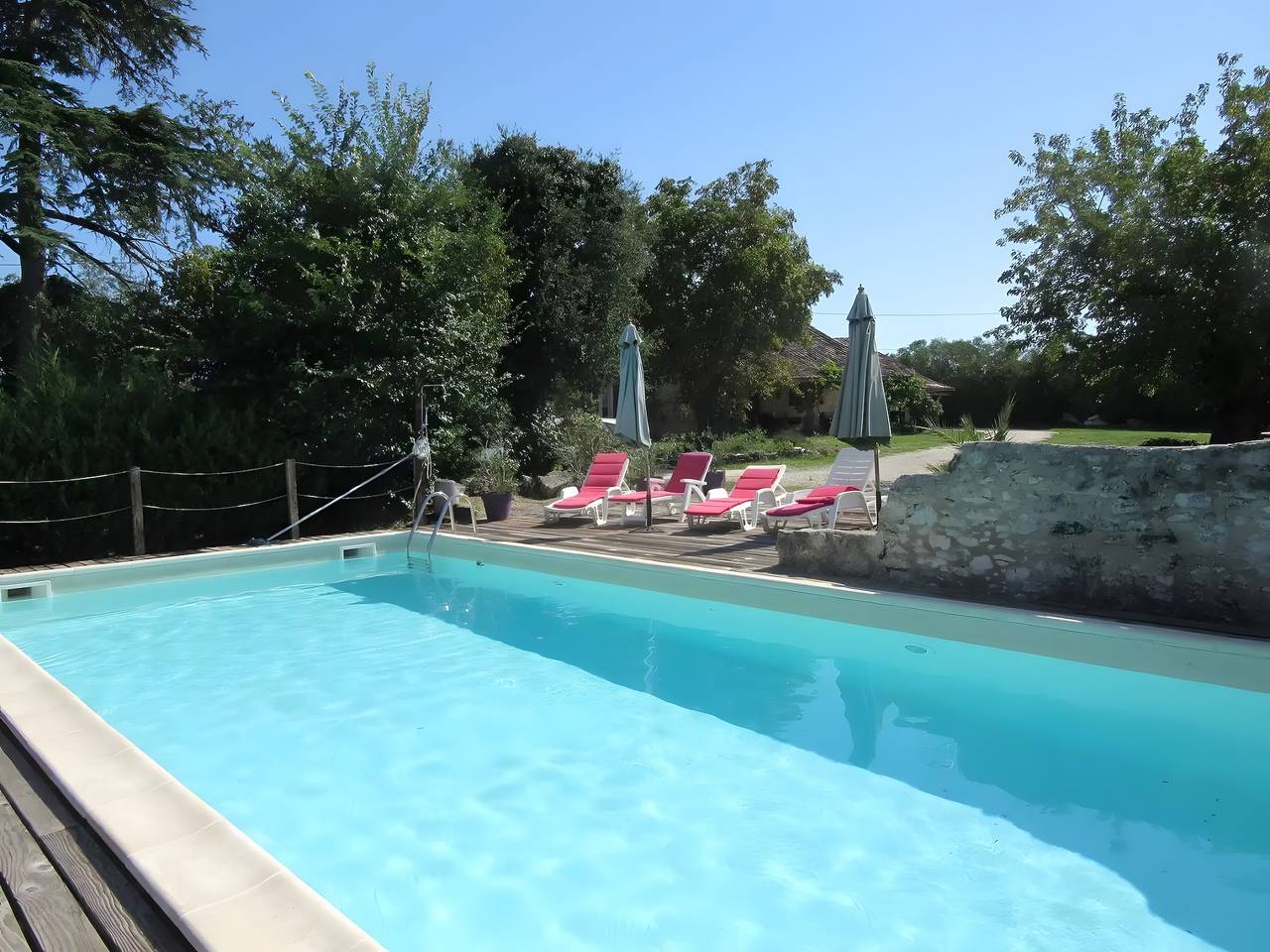 Casa Vacacional 'Domaine Agenas' con Vista al Lago, Piscina Privada y Wi-Fi in Monflanquin, Región de Villeneuve-sur-Lot