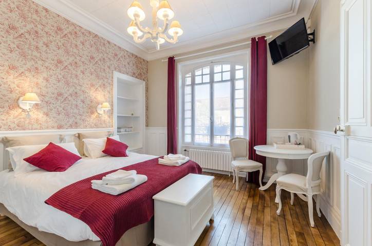 Chambre d’hôte pour 2 personnes, avec Terrasse ainsi que Jardin et Piscine dans Mergey
