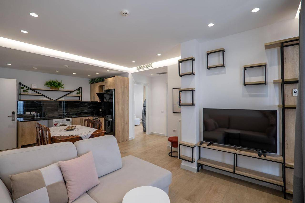 Deluxe Double Room with Balcony and Sea View in Saranda, Vlorë