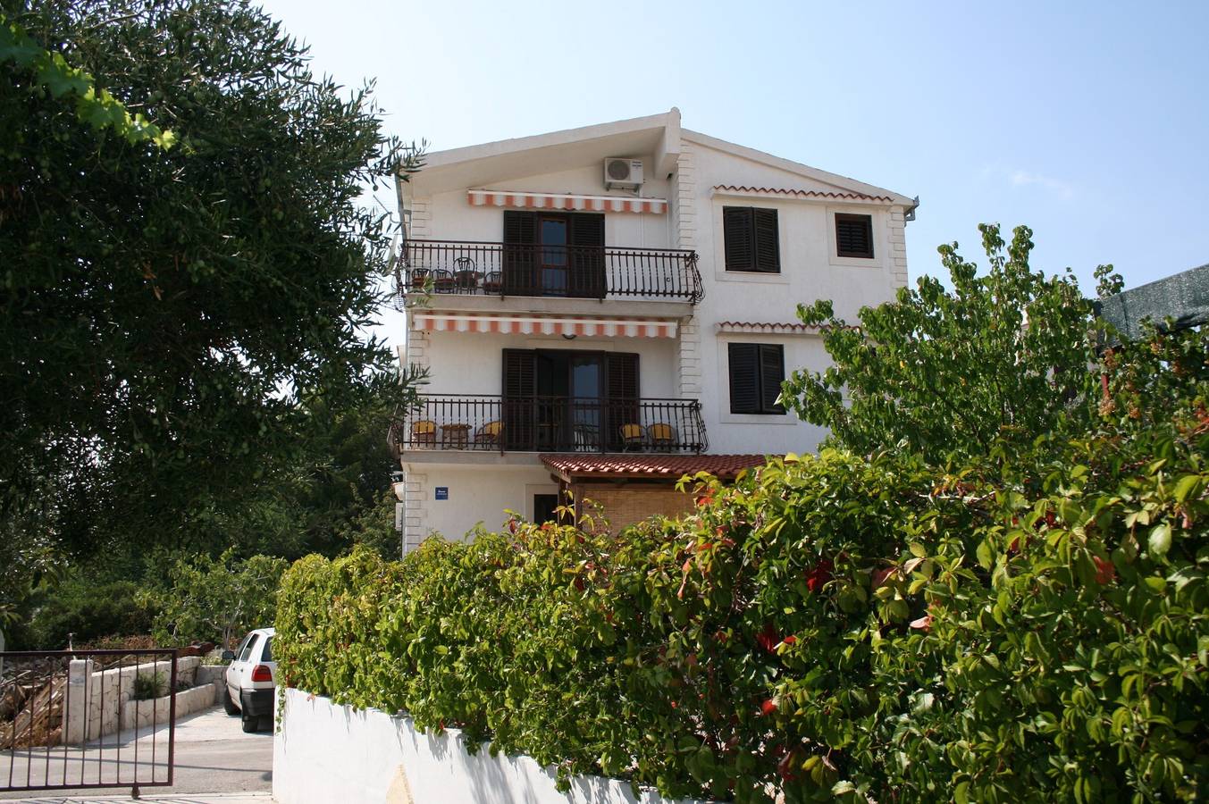 Ganze Wohnung, 1-Zimmer-Ferienwohnung mit Balkon und Meerblick Rastici, Ciovo A-2794-c in Okrug Gornji, Ciovo
