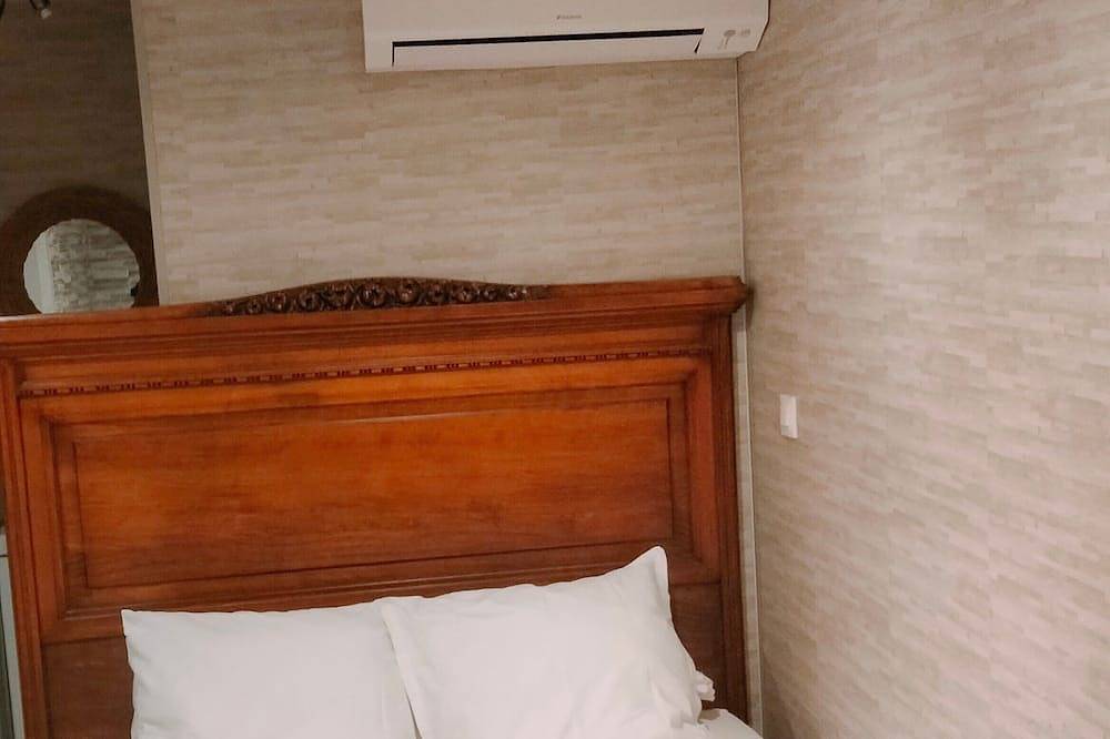 Dépendance En Chambre D'Hôte Avec Jacuzzi Dans La Chambre in Amblainville, Oise