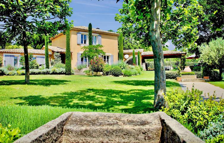 Location de vacances pour 10 personnes, avec Terrasse et Piscine à Saint-Saturnin-lès-Apt