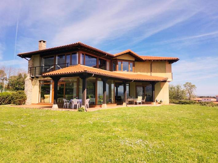 Apartamento para 10 personas, con terraza y jardín en Liencres