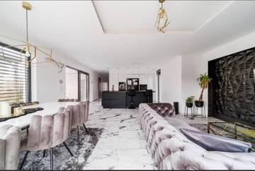 Cottage pour 5 personnes, avec piscine et terrasse à Habsheim