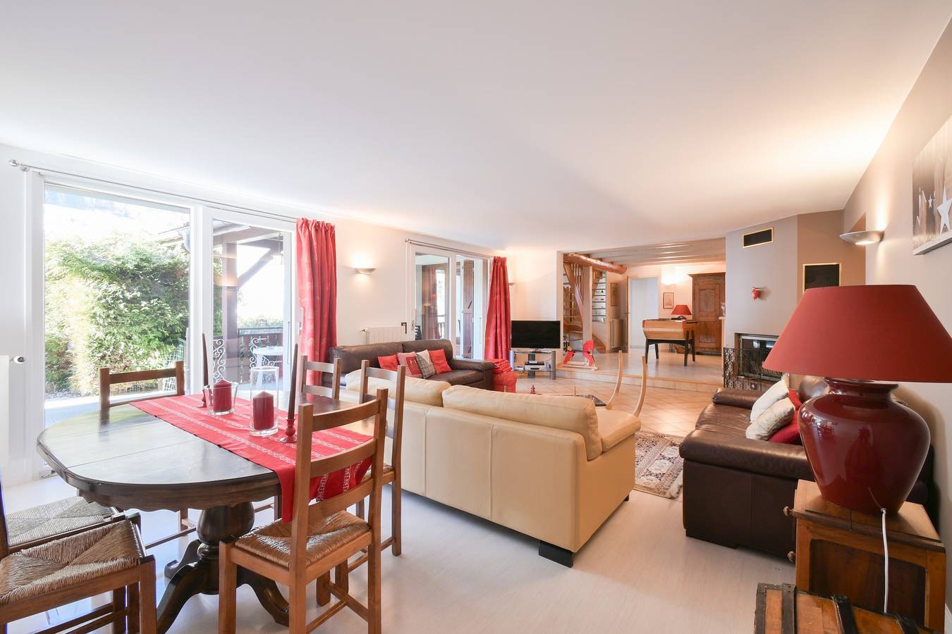Ganze Wohnung, Appartement „La Padouck“ mit Bergblick, privater Terrasse und Wlan in Thônes, Annecy und Umgebung