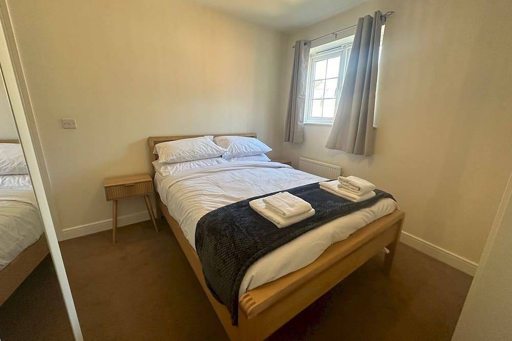 Entire apartment, A Stylish home away from home | Pass the Keys in Myland, Colchester