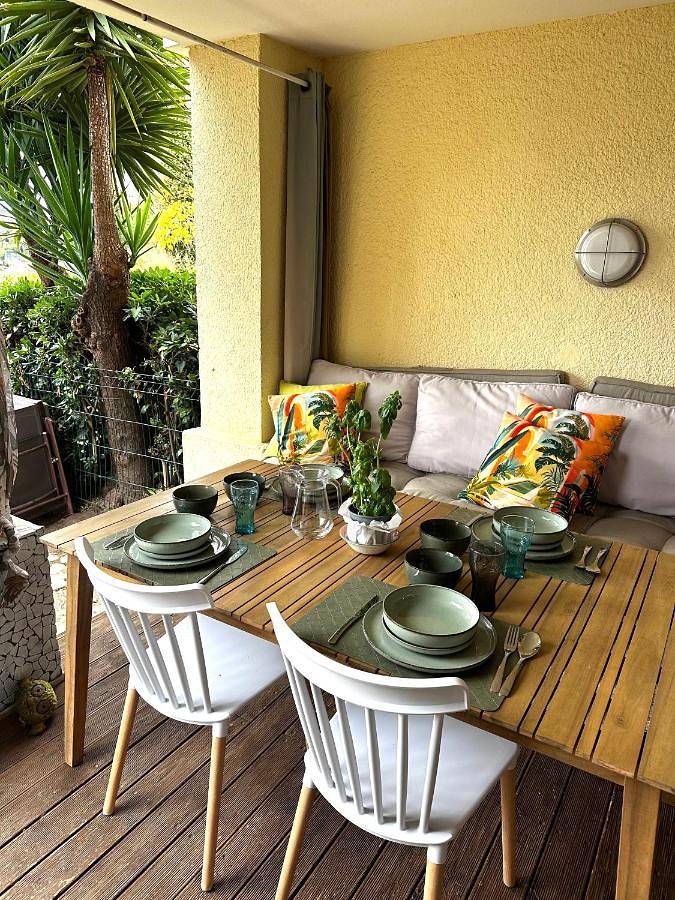 Gîte pour 4 personnes, avec bassin pour enfant et vue ainsi que jardin et piscine, animaux acceptés dans Golf De Cap Esterel - 3