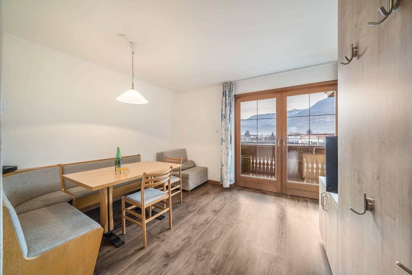 Ganze Wohnung, Charmante Ferienwohnung " Kammerhof Traube" mit Bergblick, Wlan, Balkon & Garten in Mitterlana, Lana