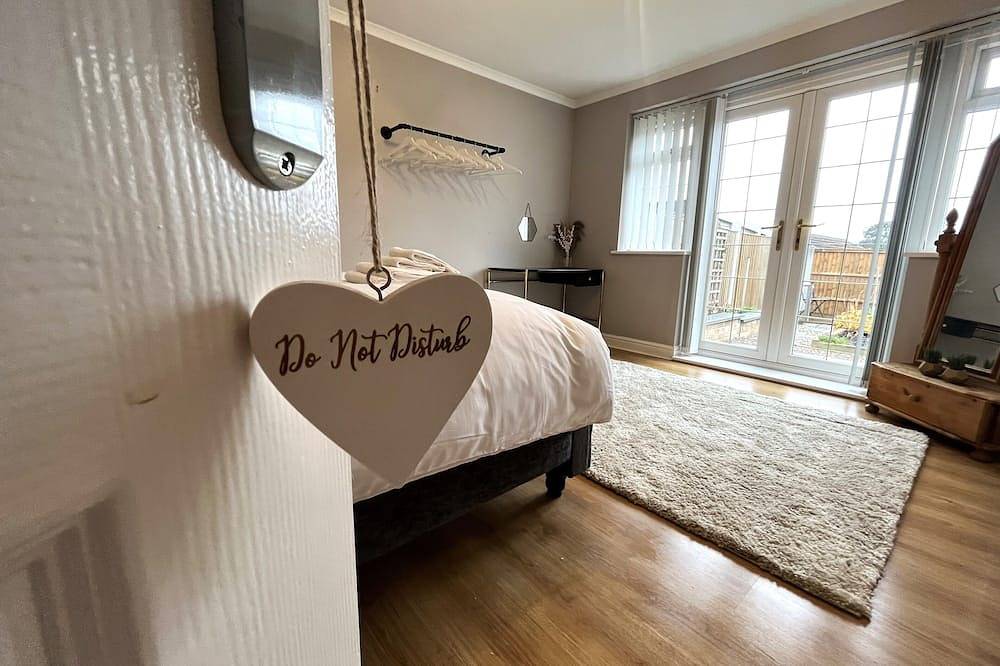 Escape to our tranquil 3-bedroom bungalow in Wakefield, Entire home. in Wakefield, West Yorkshire