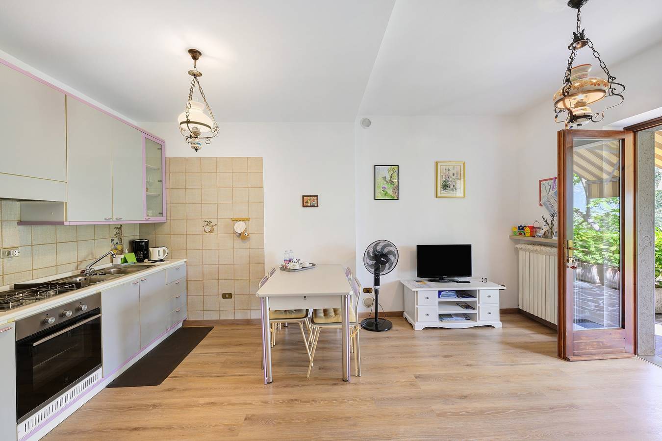 Ganze Wohnung, Ferienwohnung 'Casa Antony' mit Seeblick, privater Terrasse und Wlan in Torri del Benaco, Gardasee-Berge