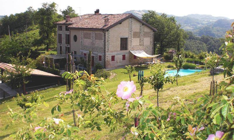 Agriturismo per 2 persone, con Terrazza e Idromassaggio nonché Giardino e Piscina in Provincia di Reggio Emilia