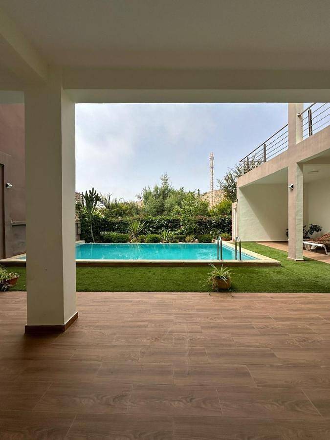 Villa pour 10 personnes, avec piscine ainsi que balcon et vue